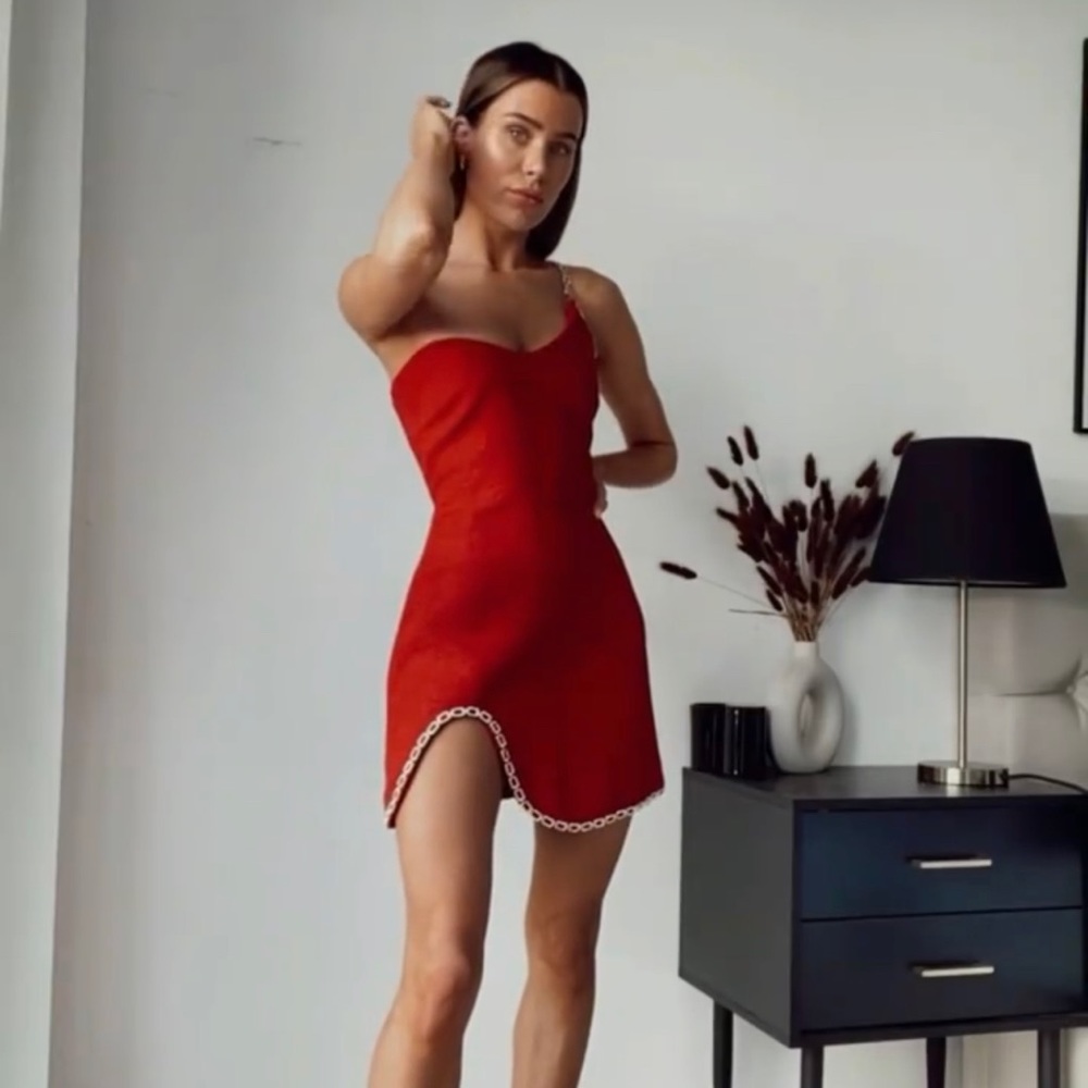Beautiful and sexy red dress. It’s gorgeous. Never worn. It has the tag.